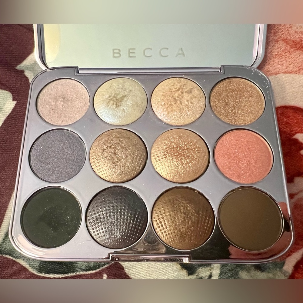 Two eyeshadow pallets. - Picture 3 of 4